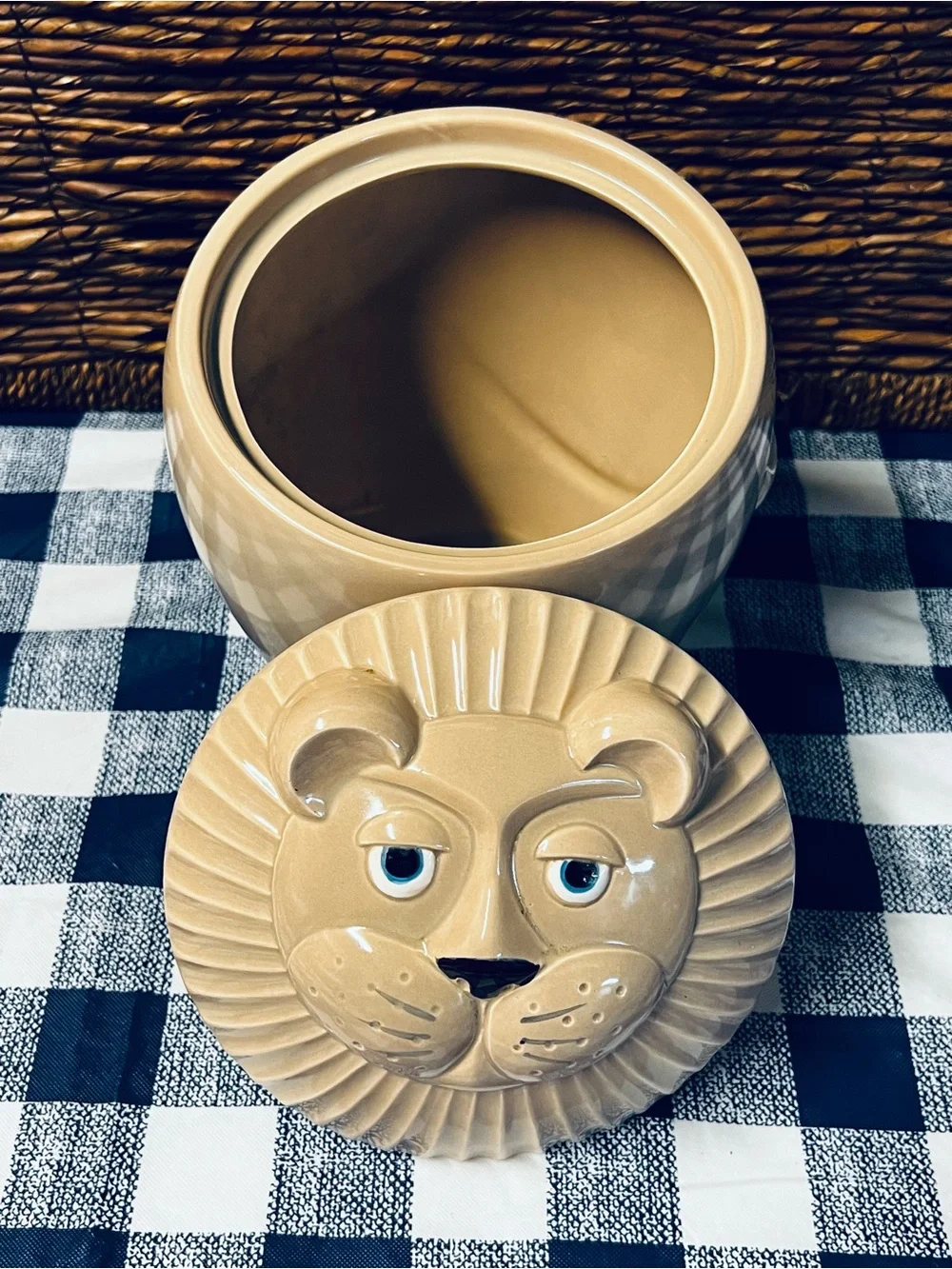 Vintage Mid-Century Ceramic Lion Cookie Jar - MCM Kitsch Japan Pottery - Tan